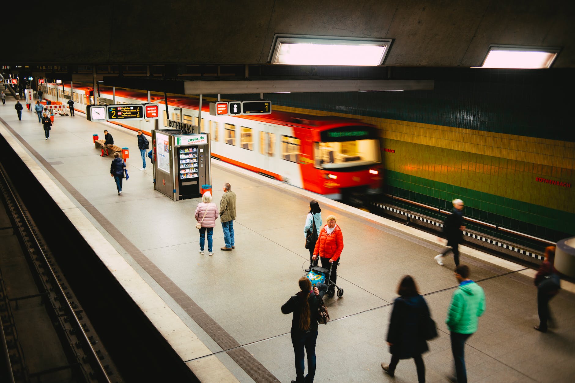 En el metro no queremos ser clientes, queremos ser viajeros